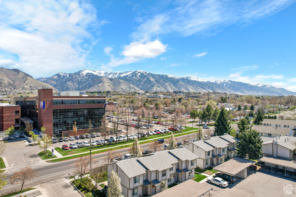 Aerial view with a mountain view