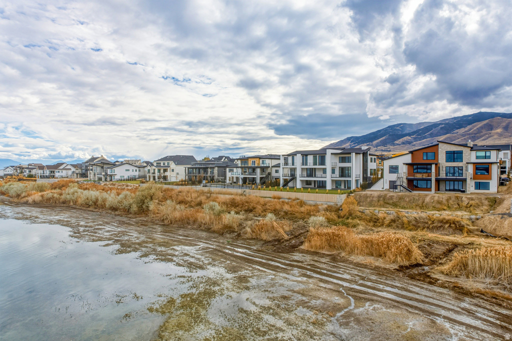 1582 S WILTSHIRE LN Saratoga Springs, UT 84045