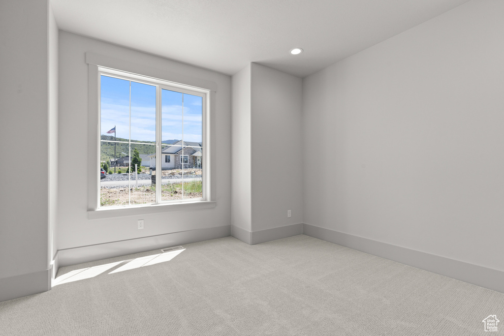 Unfurnished room with carpet flooring, healthy amount of natural light, and recessed lighting