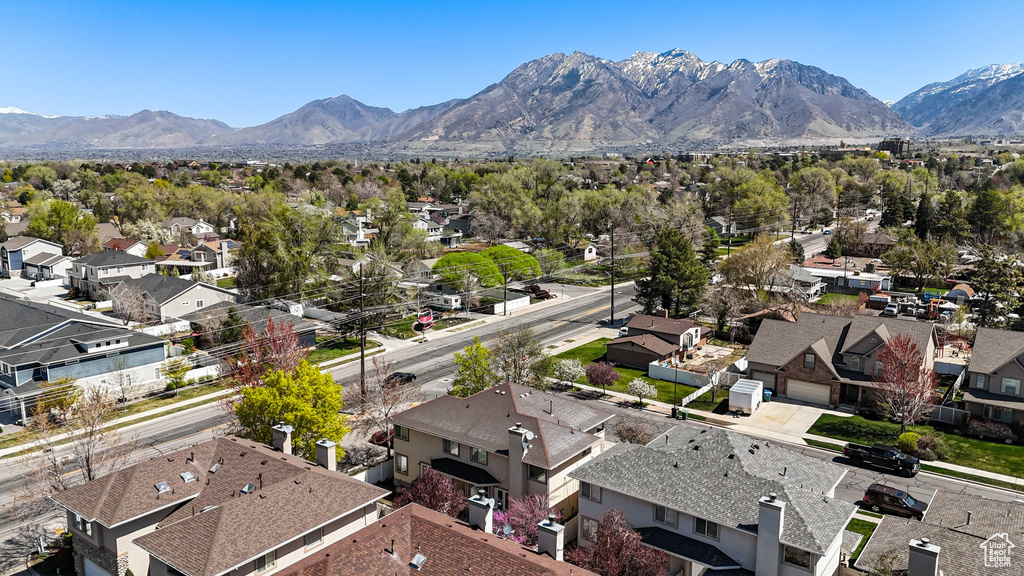 Bird's eye view featuring a mountain view and a residential view