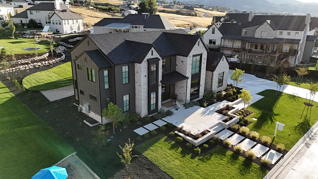 565 W AUTUMN BLAZE Woodland Hills, UT 84653