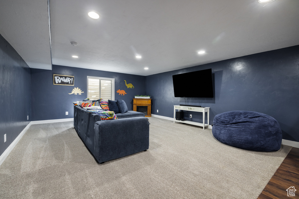 Living area with carpet floors, baseboards, and recessed lighting