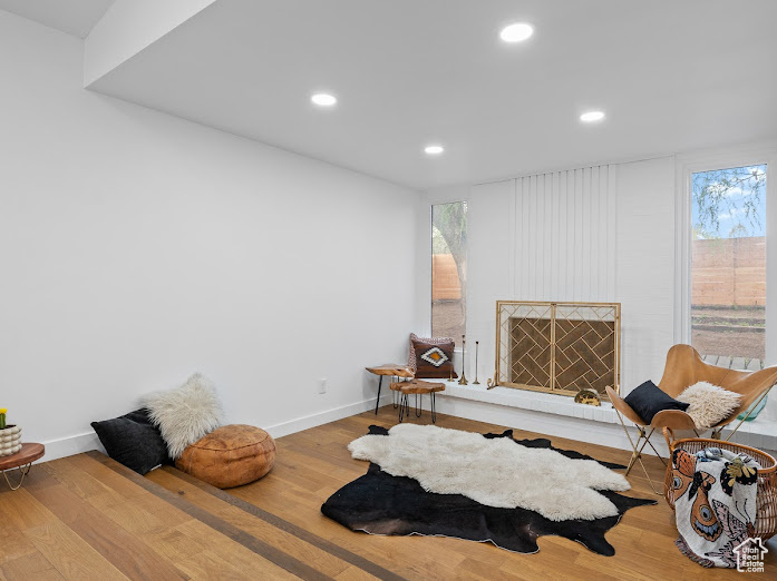 Living area with recessed lighting, a wealth of natural light, and baseboards