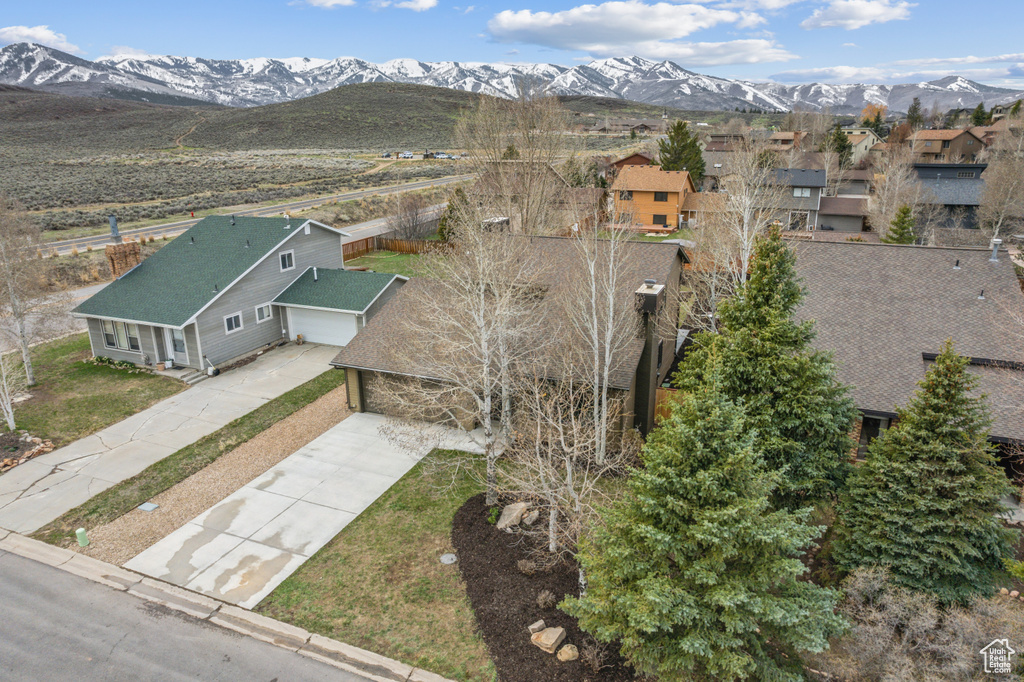 Drone / aerial view featuring a residential view and a mountain view