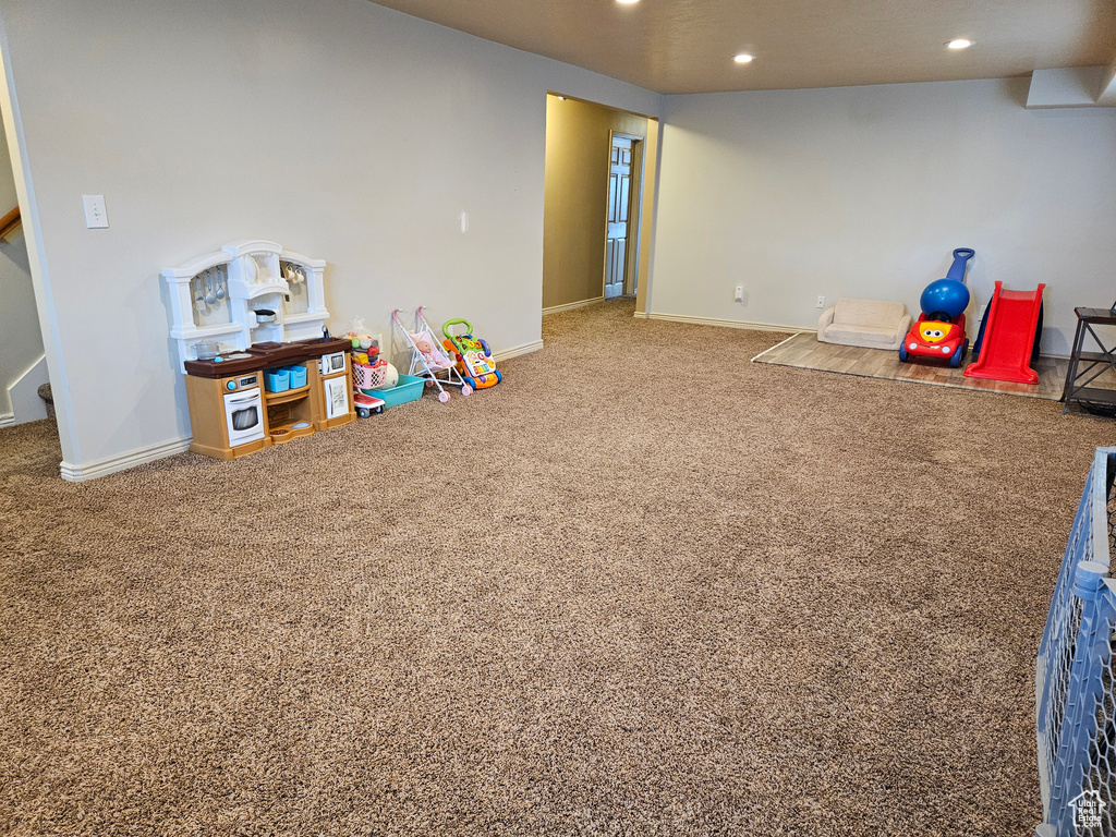 Playroom with baseboards, carpet flooring, and recessed lighting