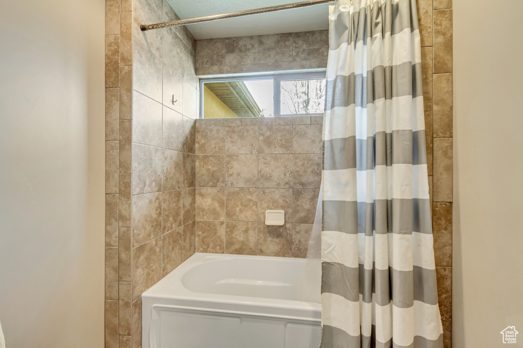 Bathroom with shower / bath combo