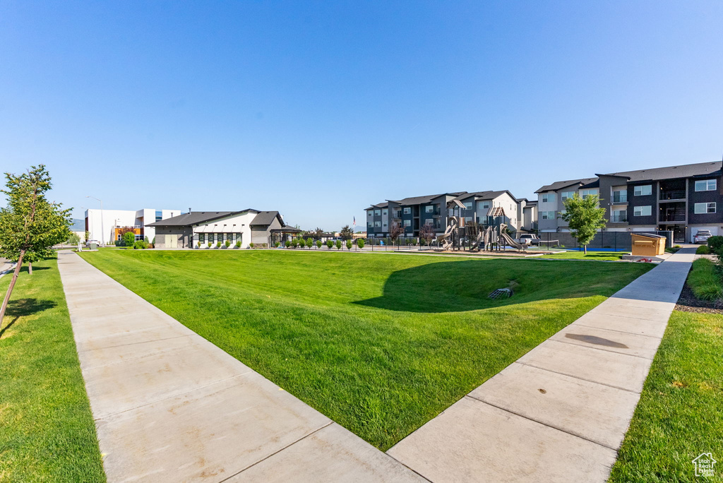 View of home's community with a residential view and a yard