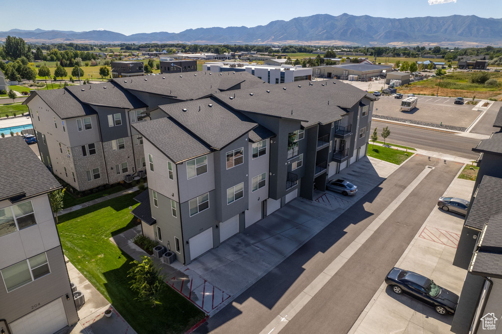 Aerial view with a mountain view