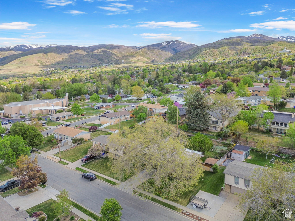Bird\'s eye view featuring a residential view and a mountain view