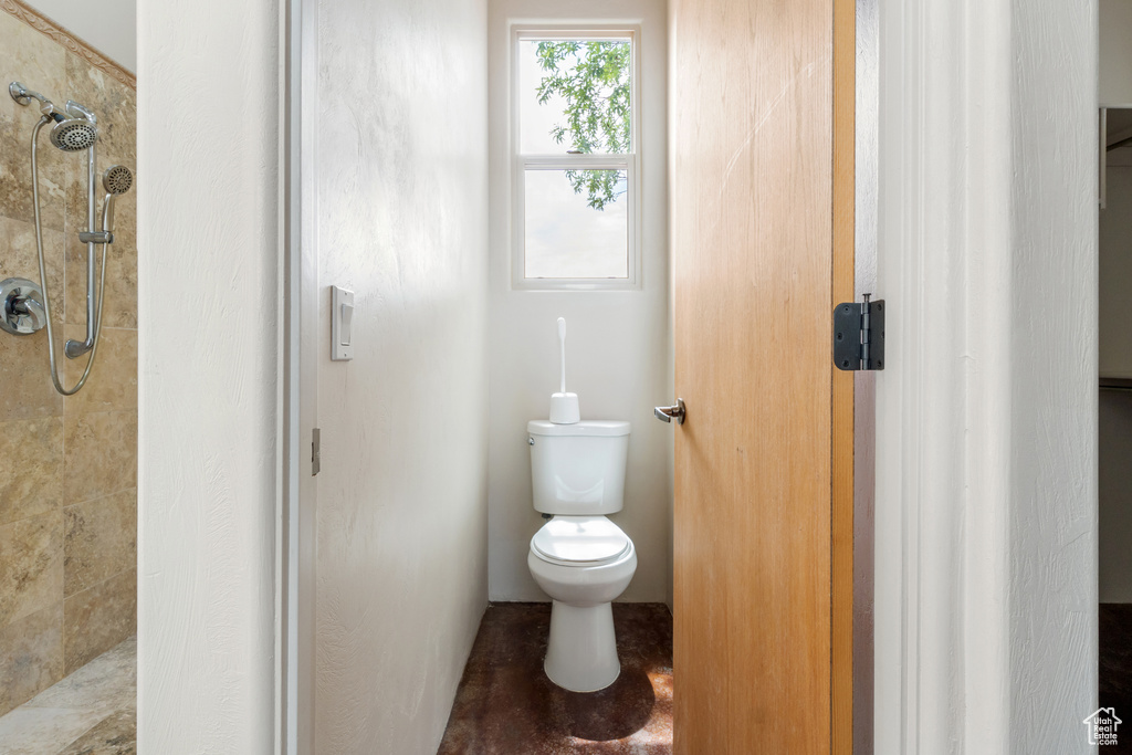 Bathroom with toilet and a tile shower