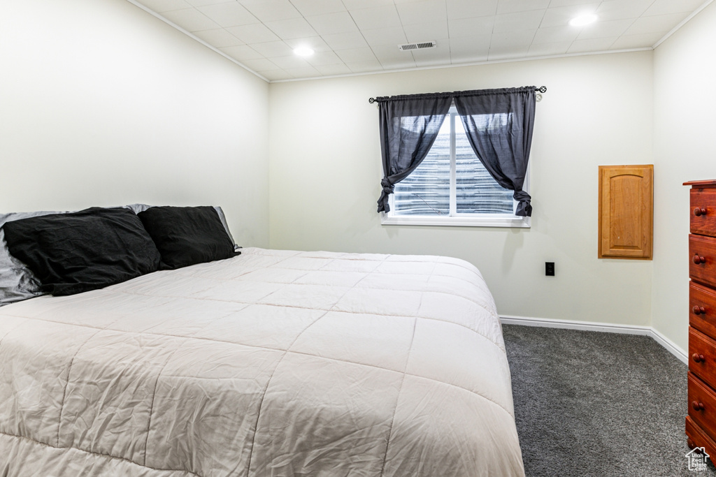 Bedroom featuring recessed lighting, carpet, visible vents, and baseboards