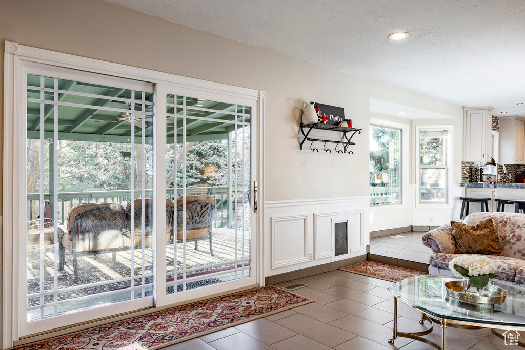 Entryway featuring a wainscoted wall, a textured ceiling, ceiling fan, and recessed lighting