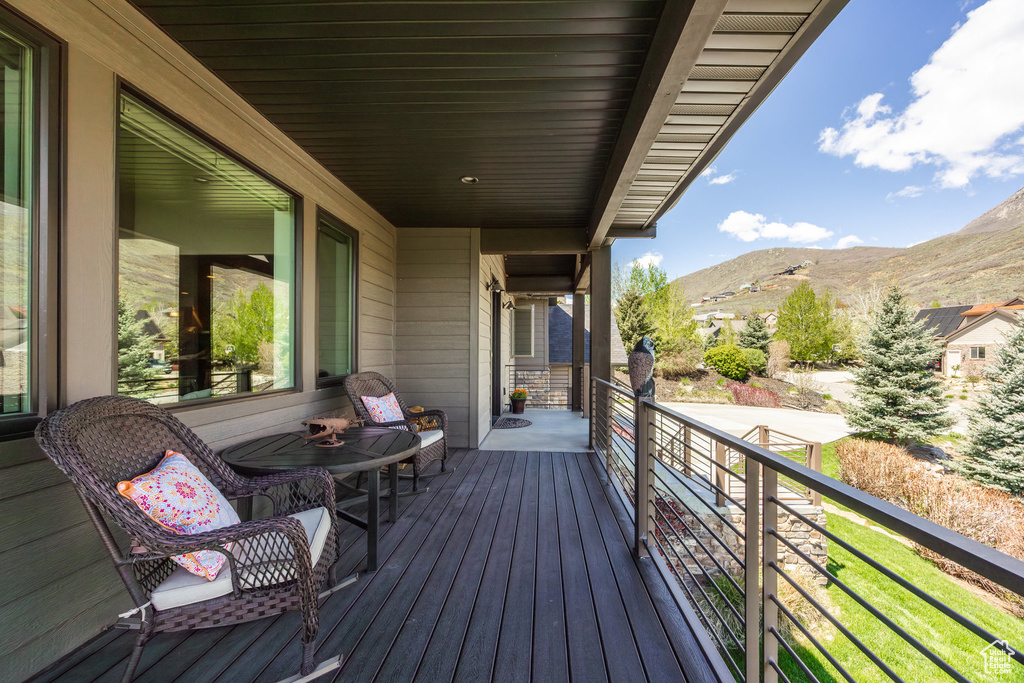 Balcony featuring a mountain view