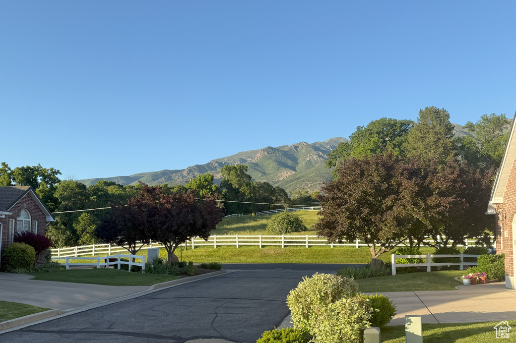 Surrounding community with a mountain view