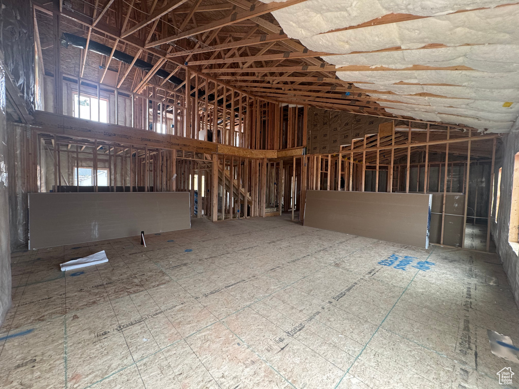Misc room with lofted ceiling