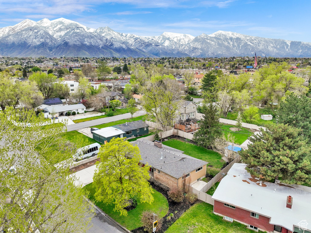 Bird's eye view with a residential view and a mountain view
