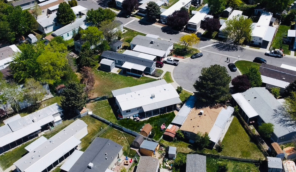 Birds eye view of property featuring a residential view