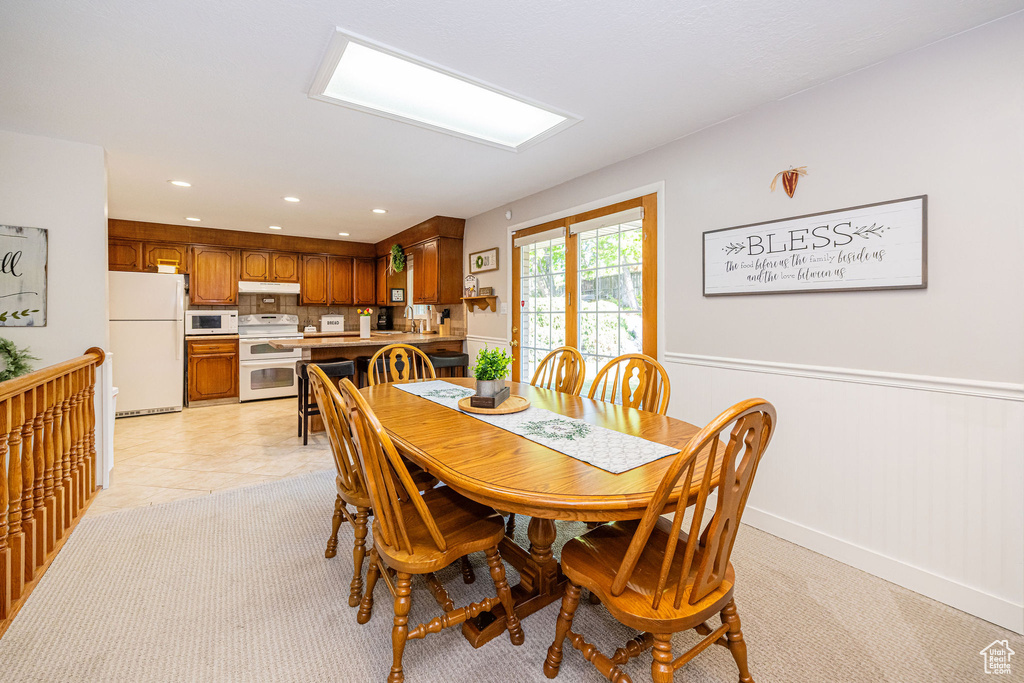 Dining space with baseboards, wainscoting, and recessed lighting