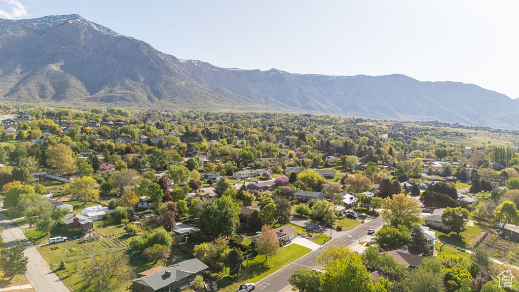 Bird\\\\\\\'s eye view featuring a mountain view