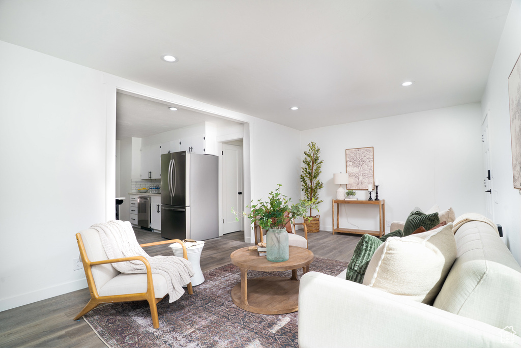 Living area featuring baseboards, wood finished floors, and recessed lighting
