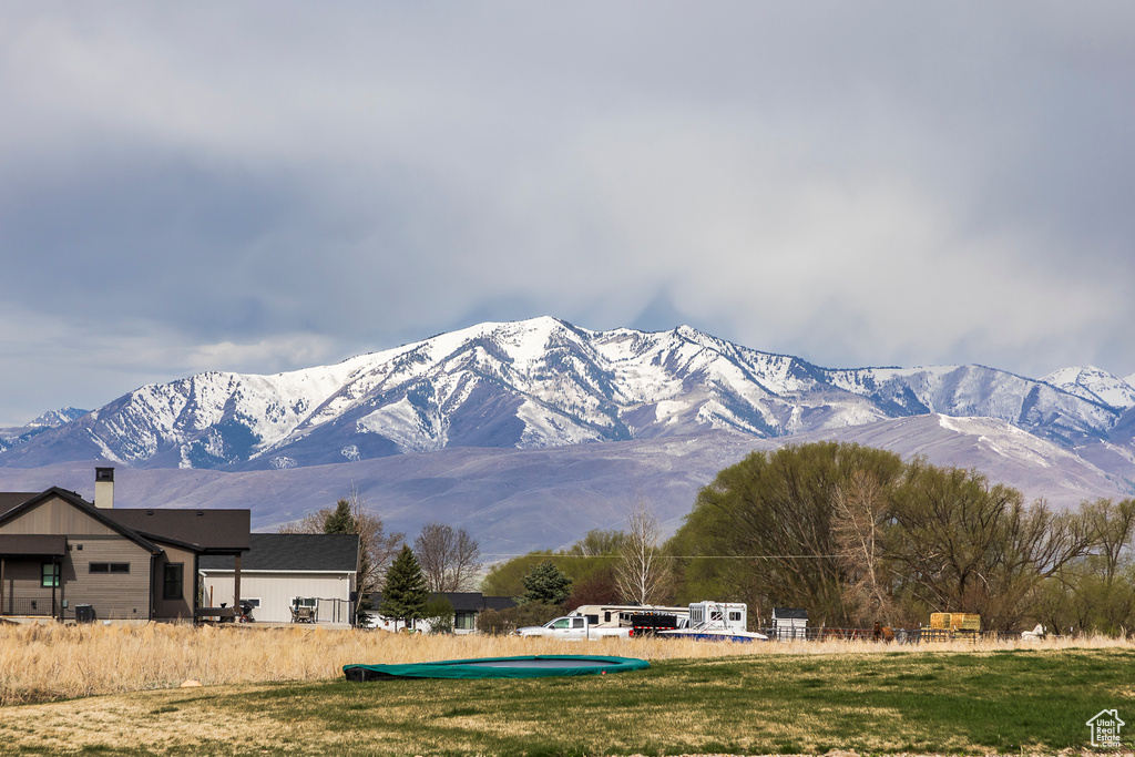 View of mountain feature