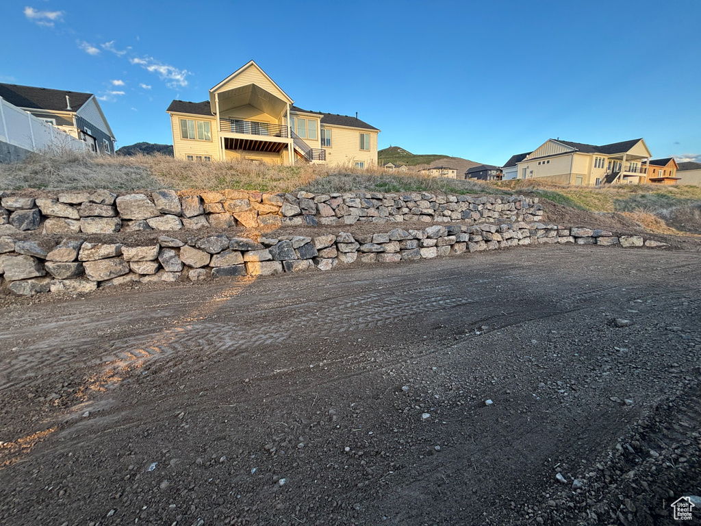 View of yard with a residential view