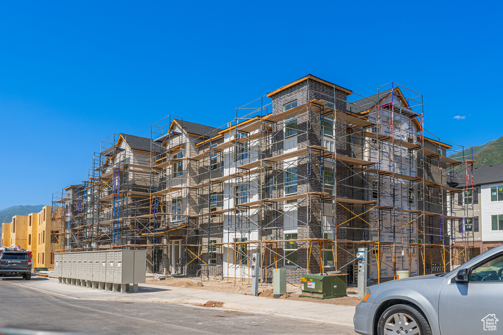 View of apartment building / complex