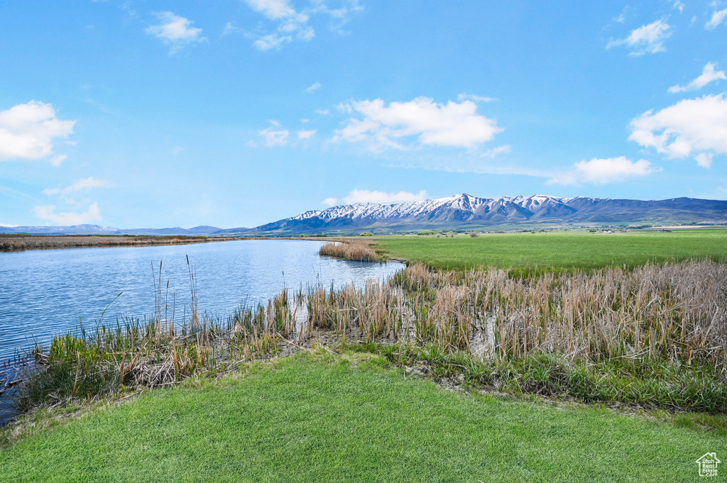 View of water feature featuring a mountain view