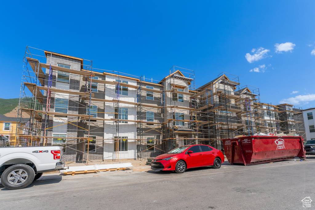 View of apartment building / complex