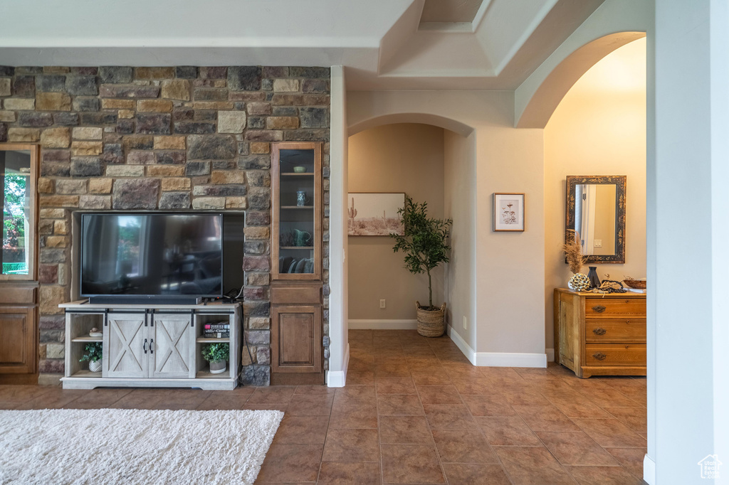 Living room with baseboards and arched walkways