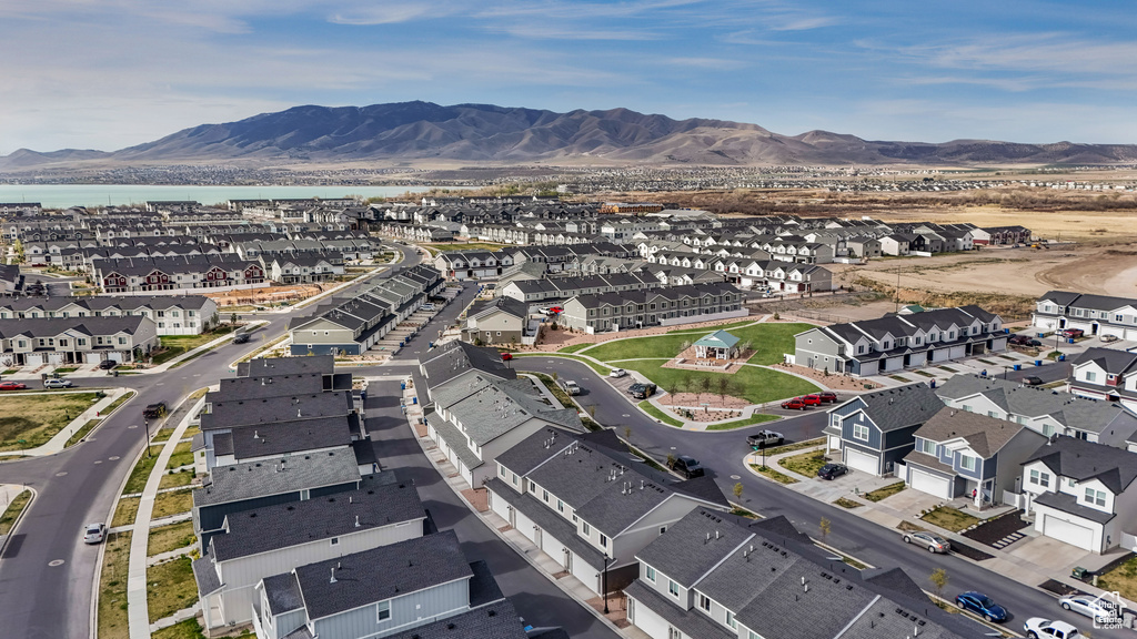 Bird's eye view featuring a residential view and a mountain view