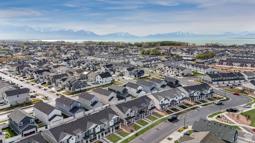 Bird's eye view featuring a mountain view and a residential view