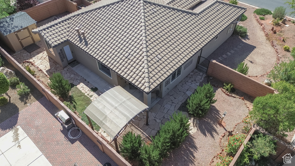 Birds eye view of property