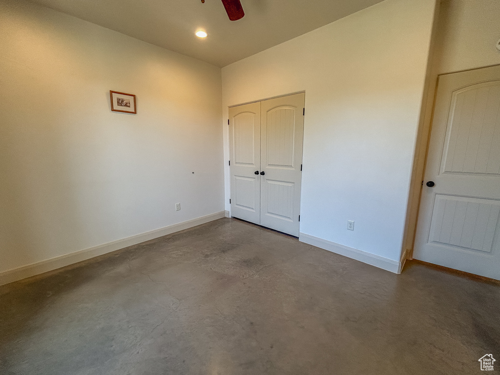 Unfurnished bedroom featuring baseboards, recessed lighting, concrete floors, a closet, and ceiling fan