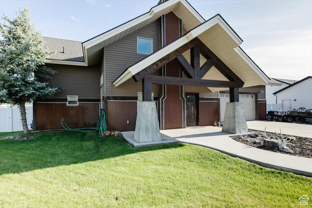 View of front facade with driveway, an attached garage, and a shingled roof