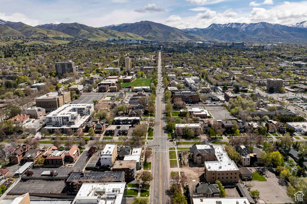 Birds eye view of property featuring a mountain view
