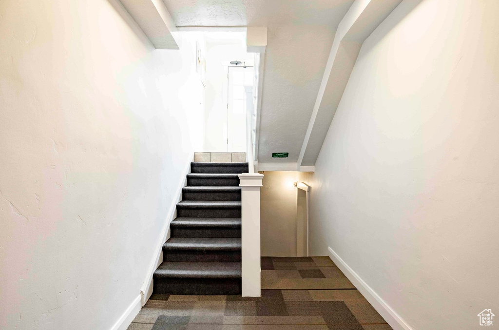 Staircase featuring baseboards