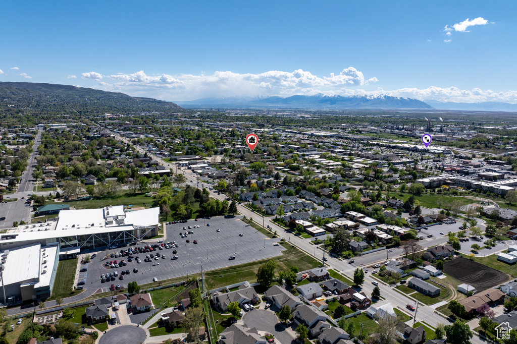 Aerial view with a mountain view