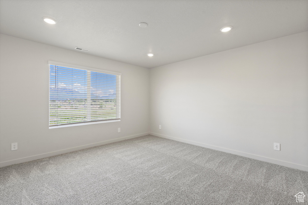 Empty room with carpet flooring and recessed lighting