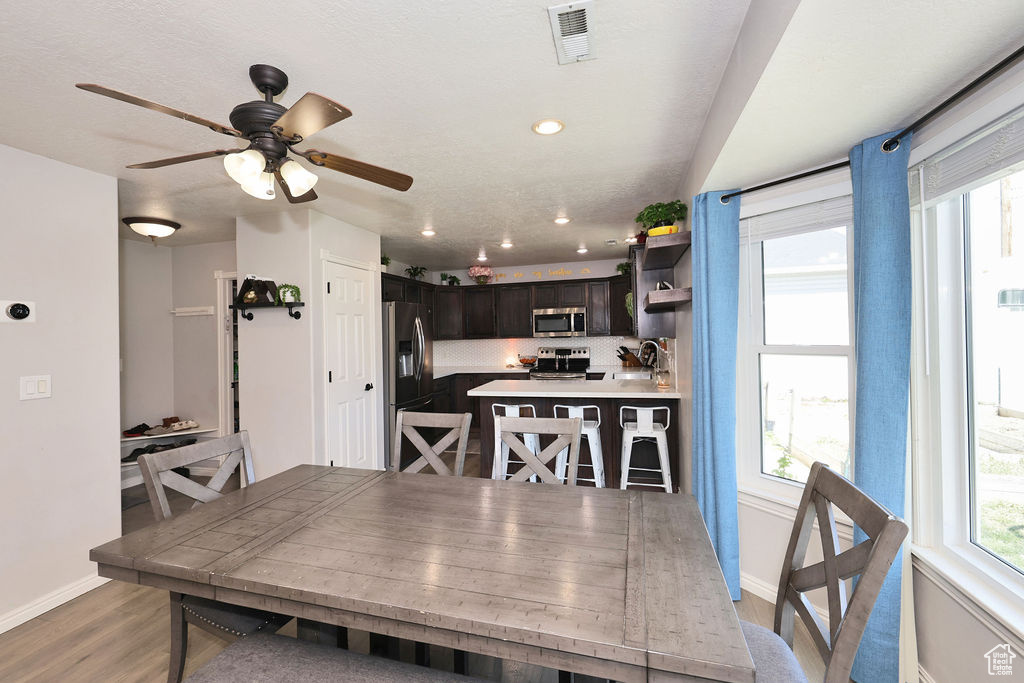 Dining area featuring recessed lighting, visible vents, light wood-style floors, baseboards, and ceiling fan
