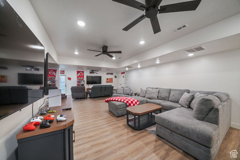 Living area featuring a ceiling fan, visible vents, light wood-style flooring, and recessed lighting