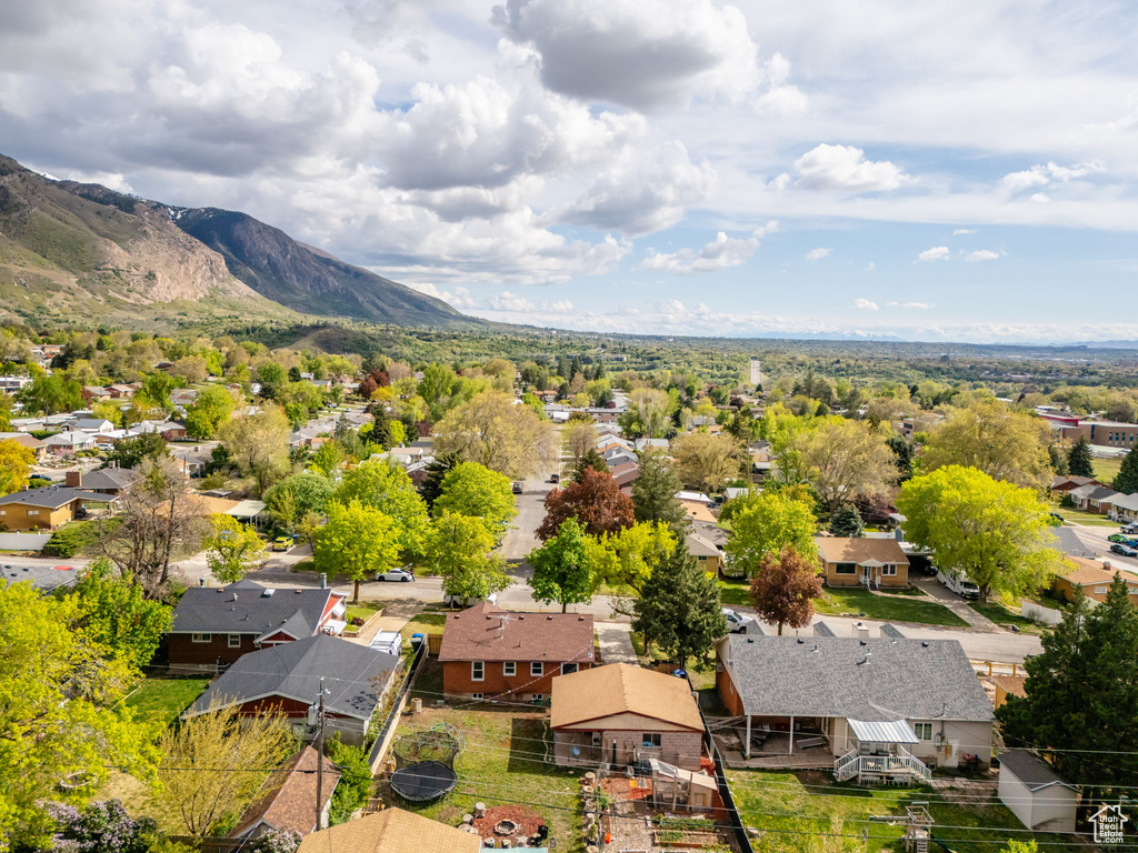 Bird\\\\\\\\\\\\\\\'s eye view with a residential view and a mountain view