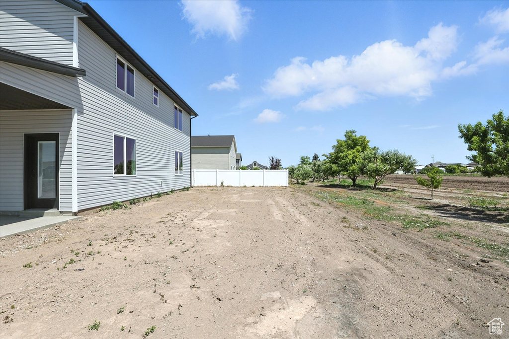 View of yard featuring dirt driveway