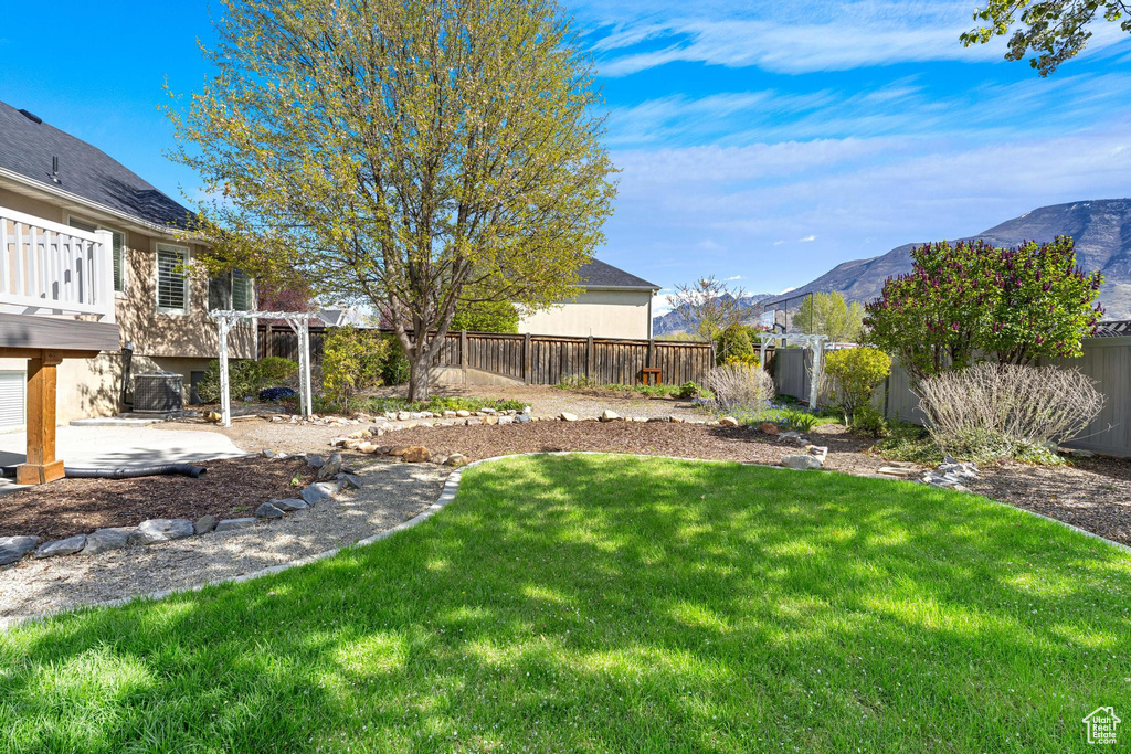 View of yard featuring a fenced backyard and a mountain view