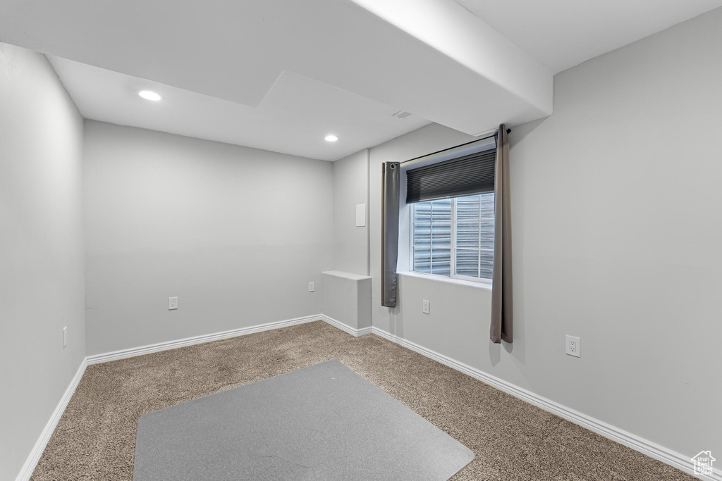 Carpeted spare room with recessed lighting and baseboards