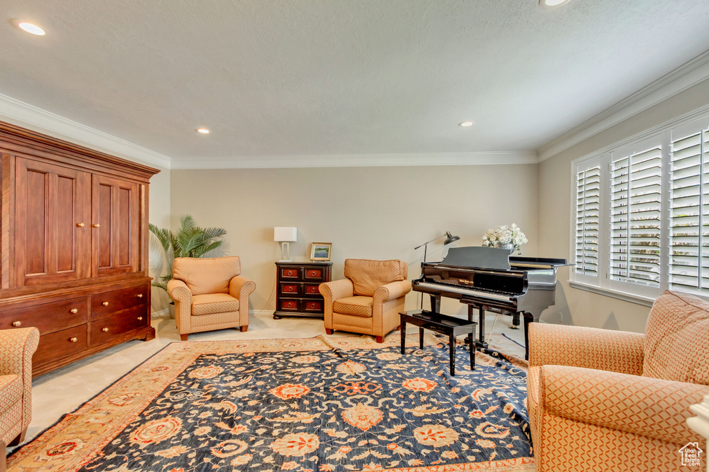 Living area with recessed lighting, baseboards, and ornamental molding