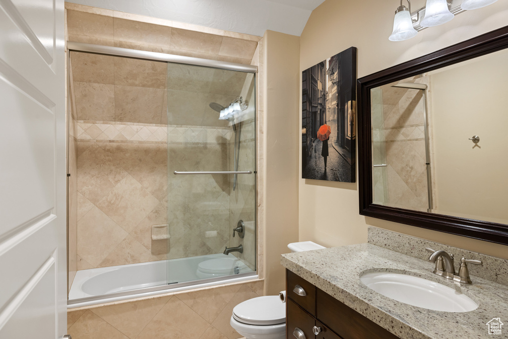 Full bathroom featuring vanity, tiled shower / bath, and toilet