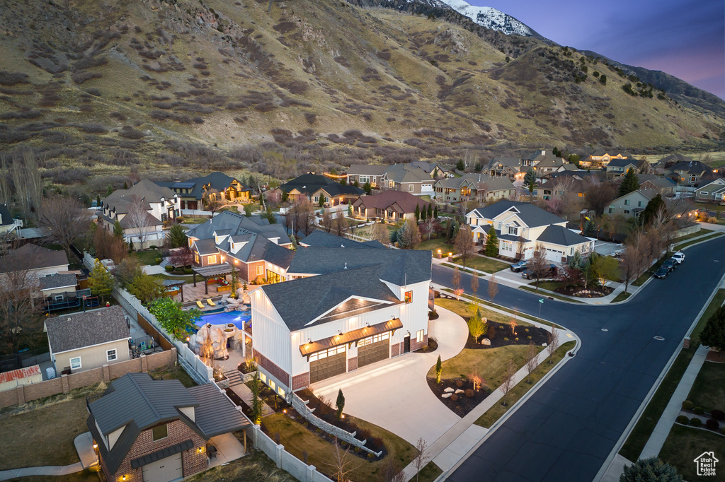 Bird's eye view featuring a residential view and a mountain view