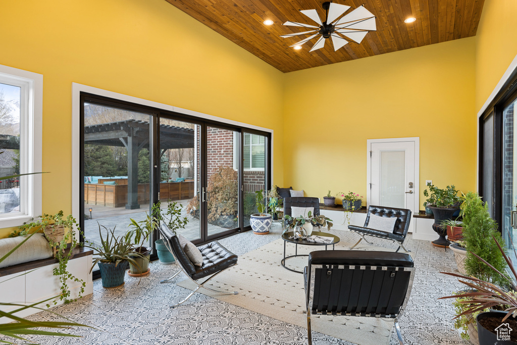 View of sunroom / solarium