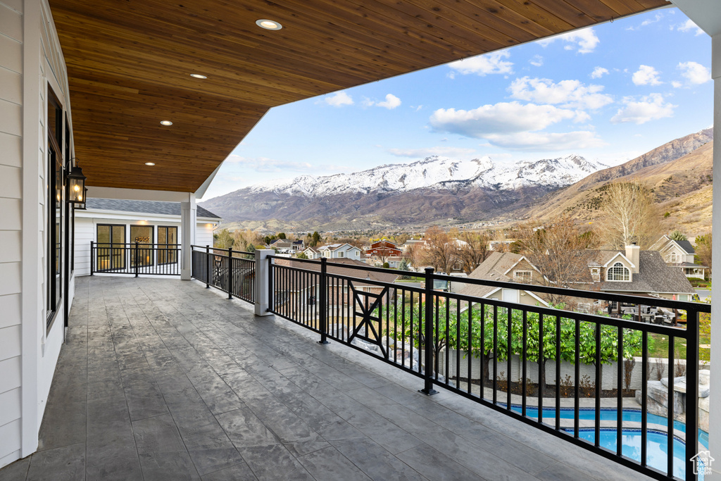 Balcony featuring a mountain view